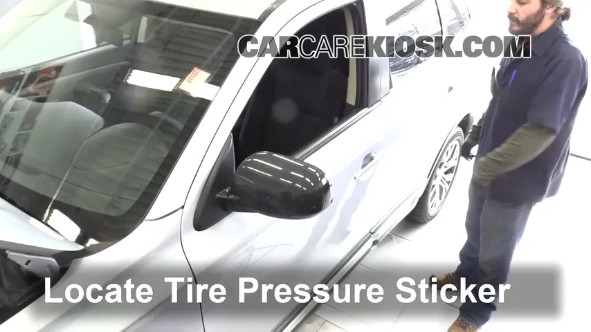 2016 Mitsubishi Outlander SE 2.4L 4 Cyl. Tires & Wheels Check Tire Pressure